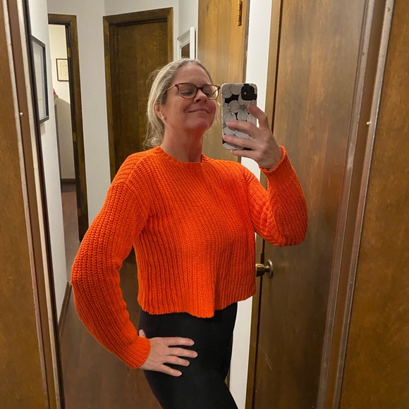 MEET YOUR POSHER! - Picture 1 of 4